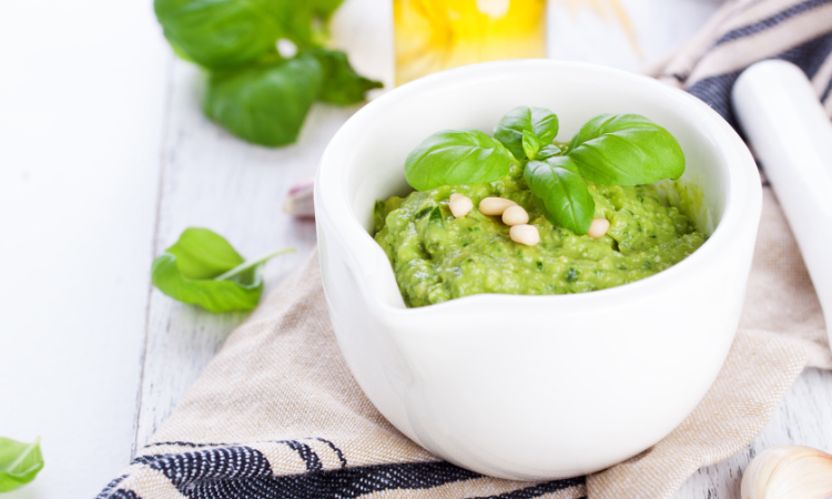 Pesto vegan cu seminte de pin